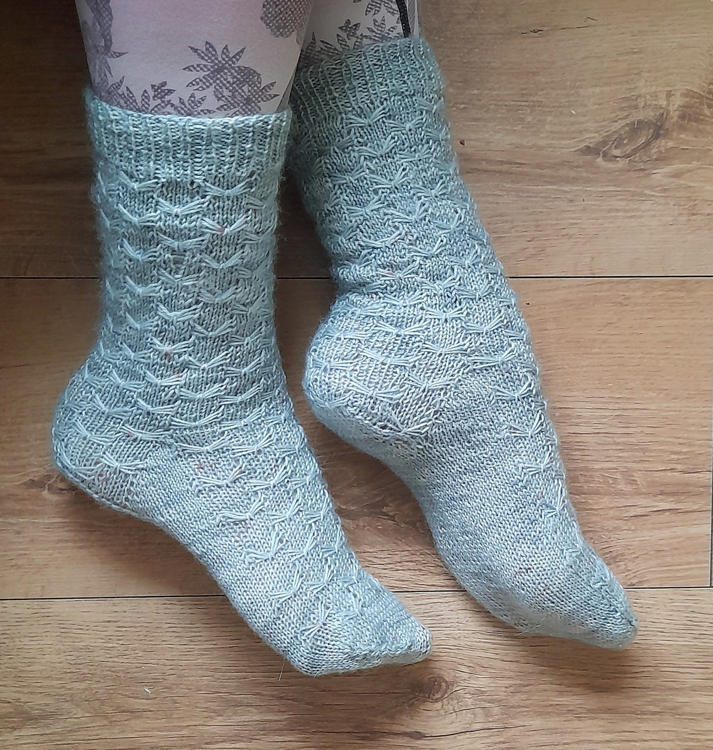 Easy square heel. Dutch heel. Sock knitting pattern with dutch heel. 