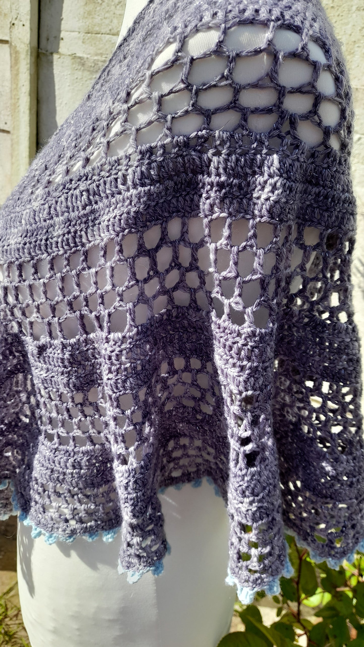Crochet half circle mesh shawl pattern. 