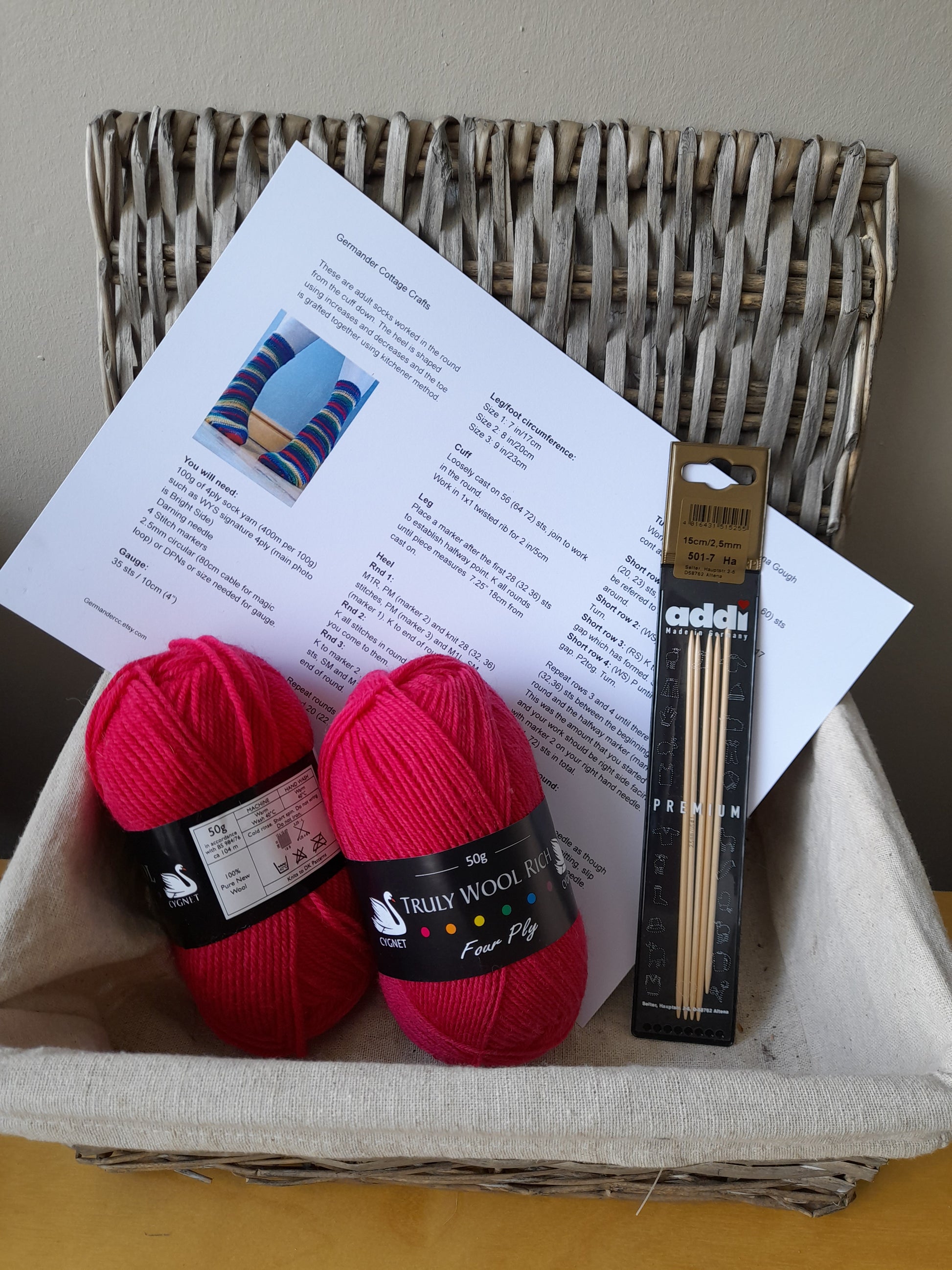 Gift for knitters. Sock knitting for beginners. 