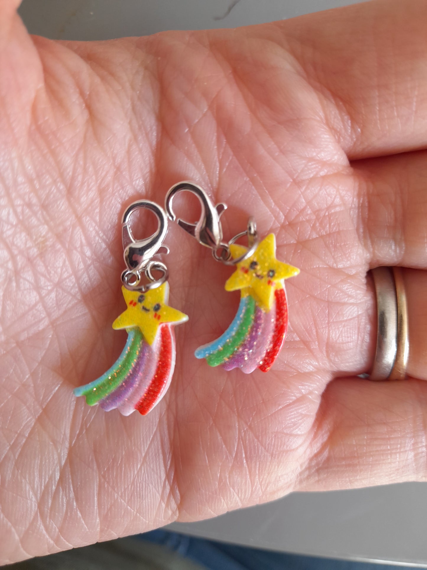 Shooting star stitch markers for knitting or crochet