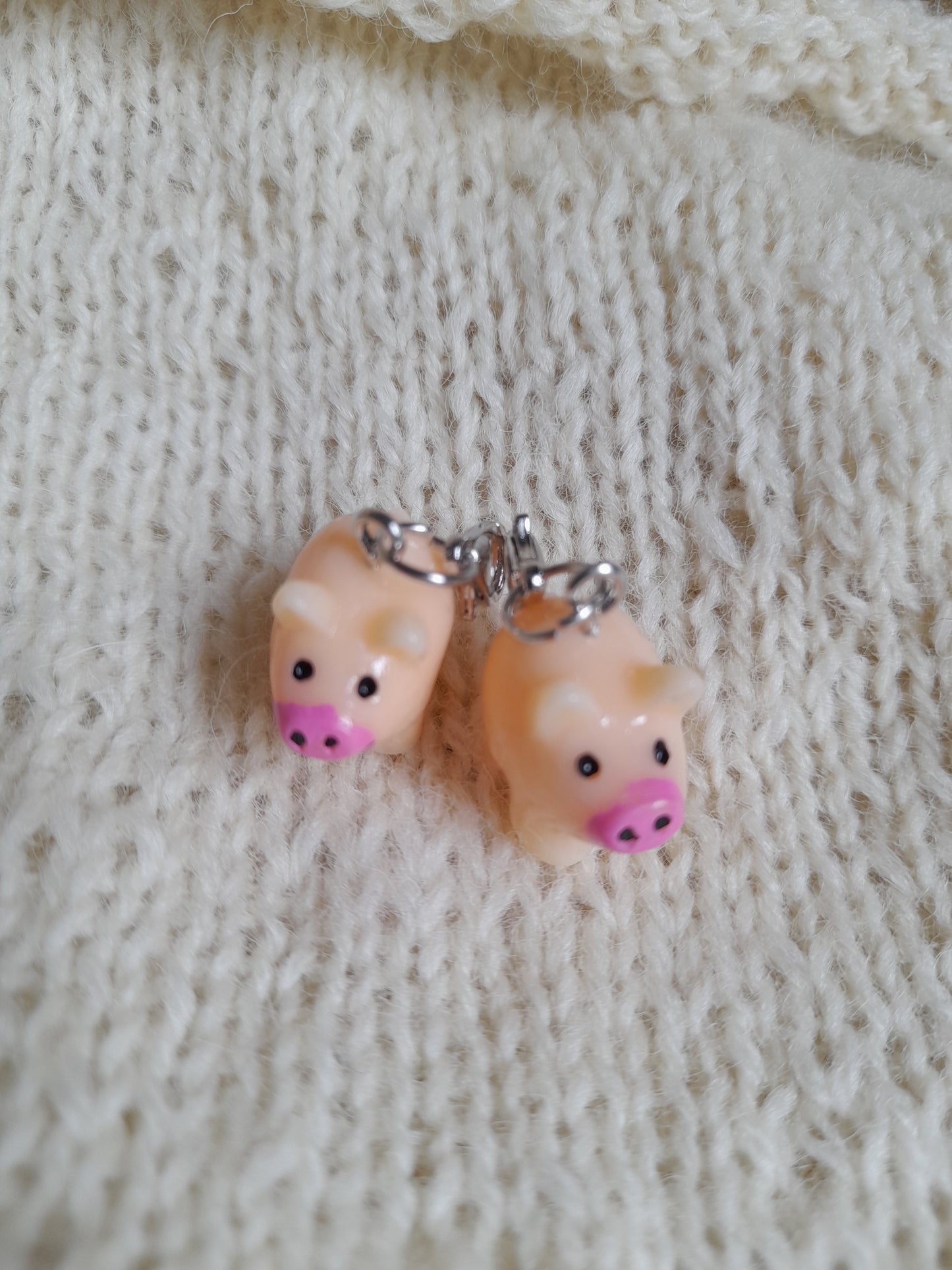 Pig stitch markers