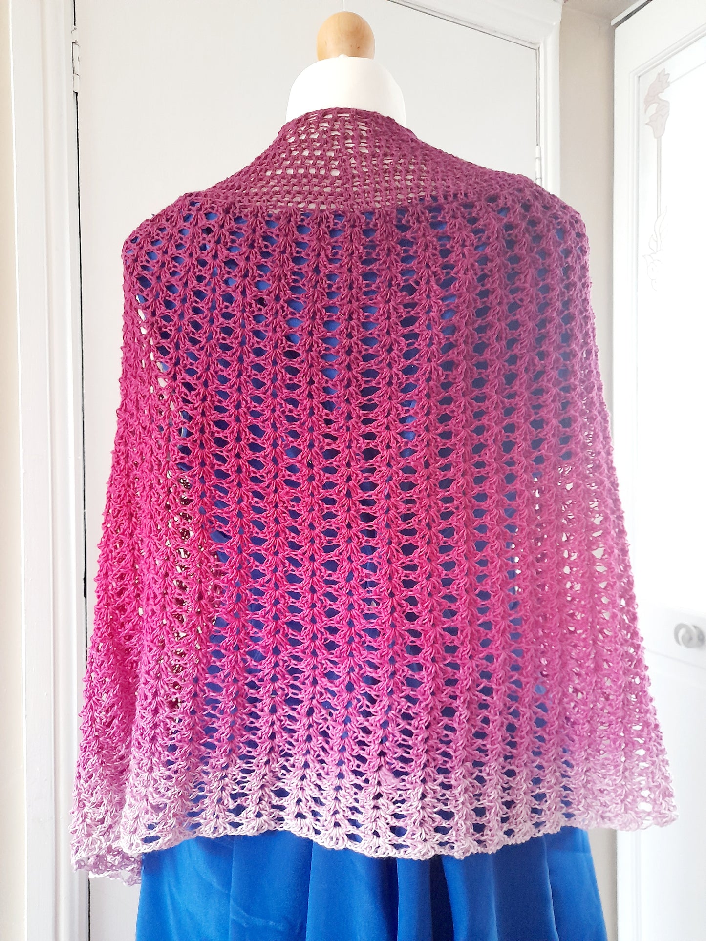 Double v stitch crochet. Half shell crochet stitch. easy lace crochet shawl pattern. 