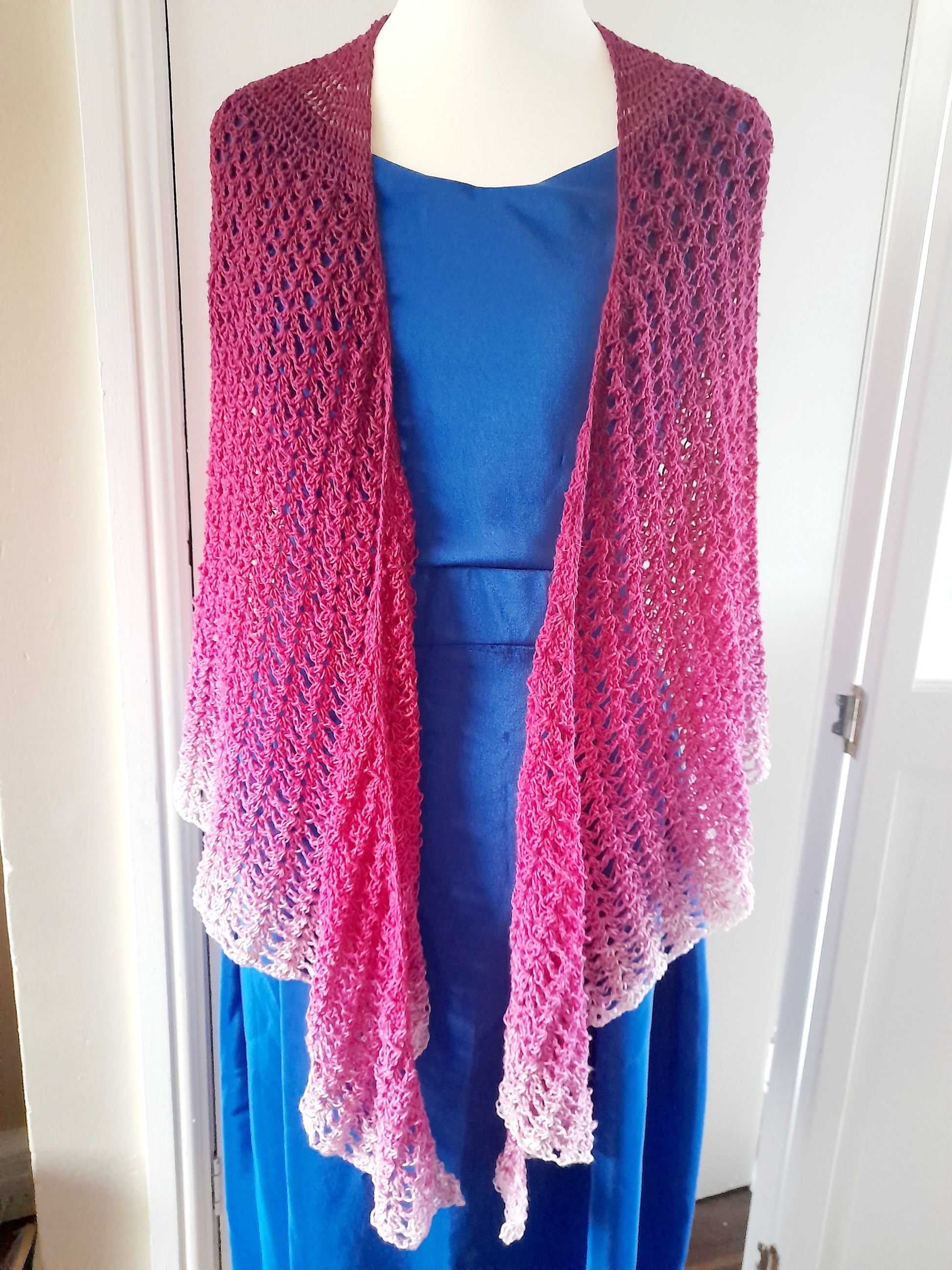Scheepjes whirl forbidden fuchsia. Lace crochet shawl pattern. 