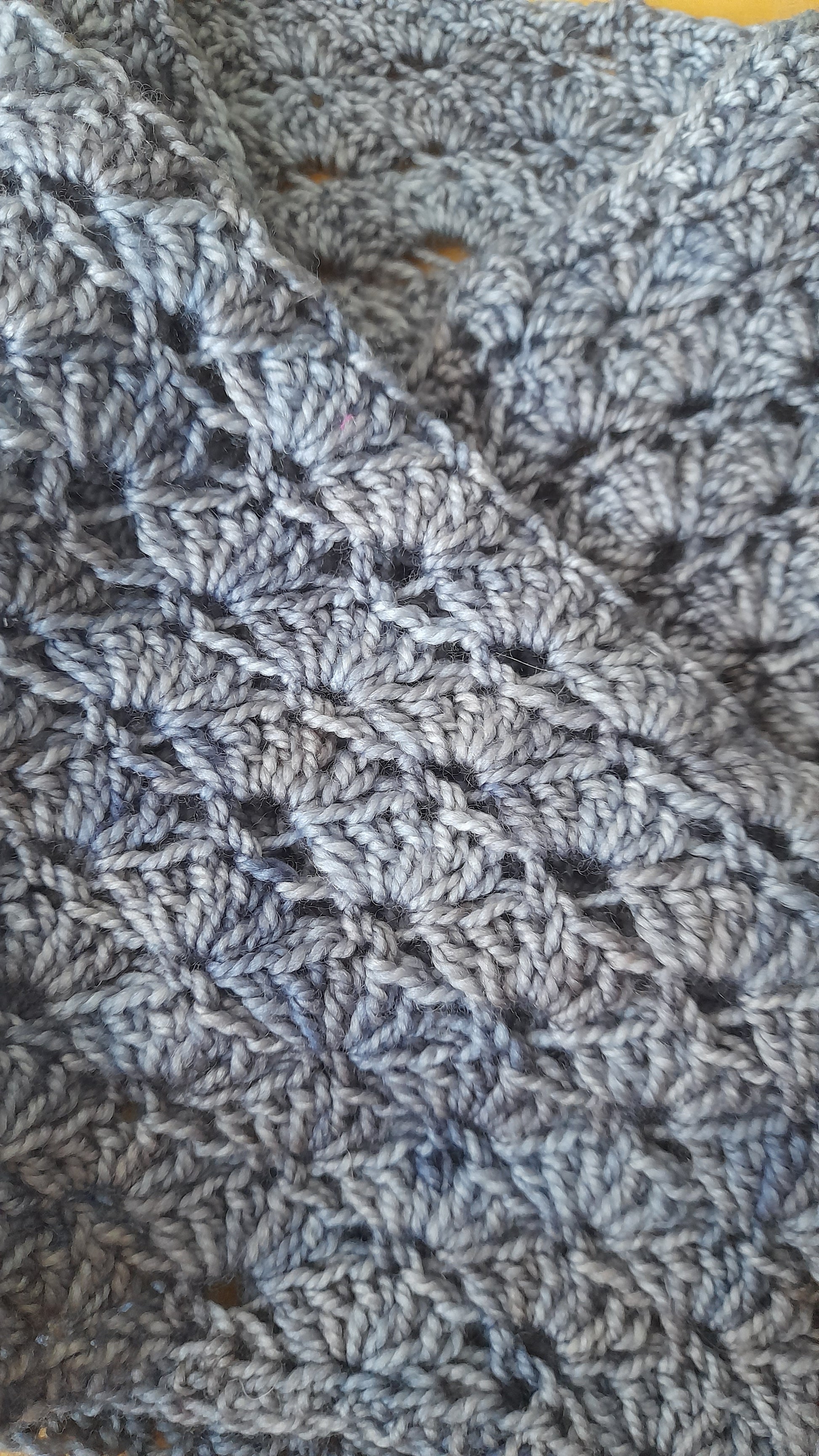 Easy crochet shell stitch cowl 