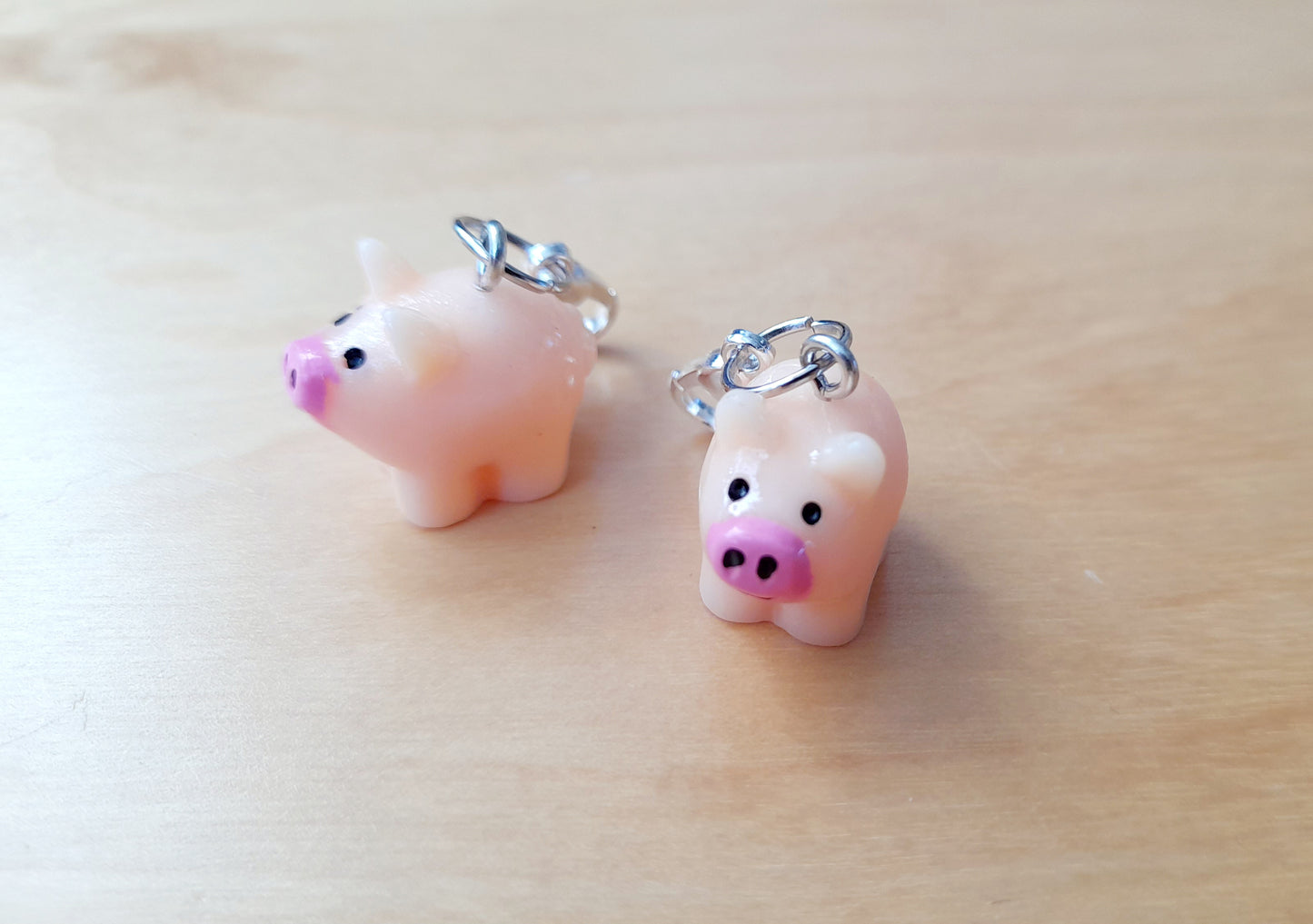 Pig stitch markers