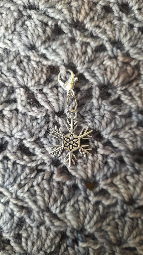 Snowflake knitting stitch markers