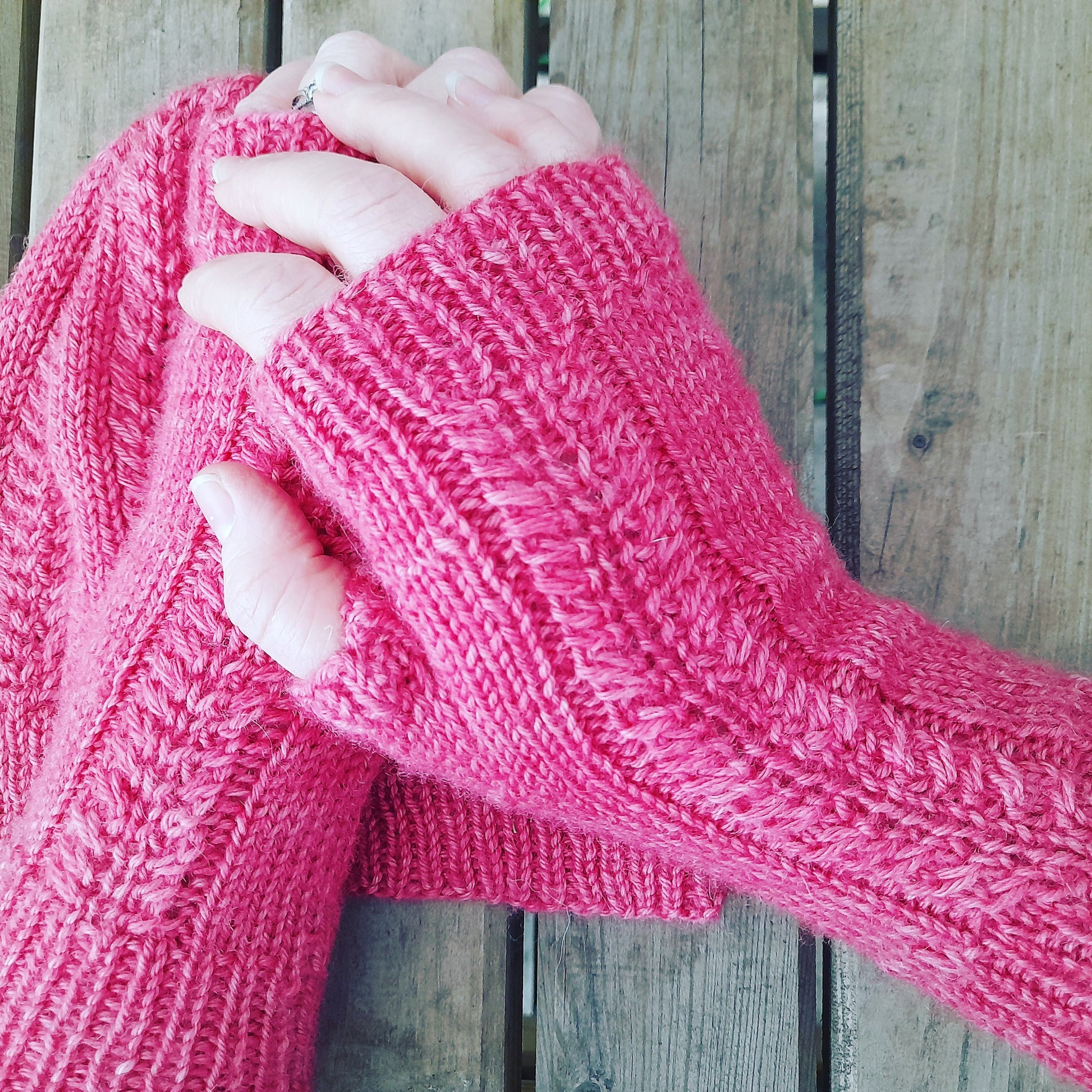 Easy cable knit fingerless gloves