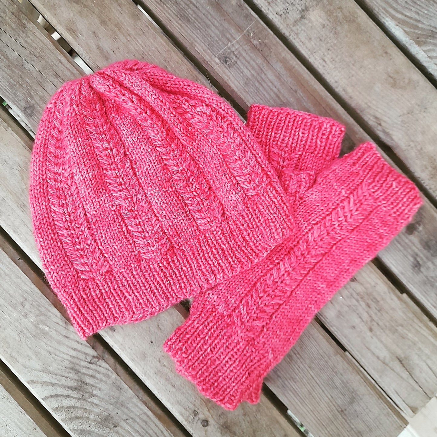 Fingerless mitts and hat pattern 