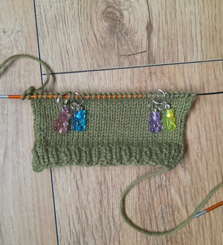 How to work a square sock heel. Dutch sock heel tutorial.