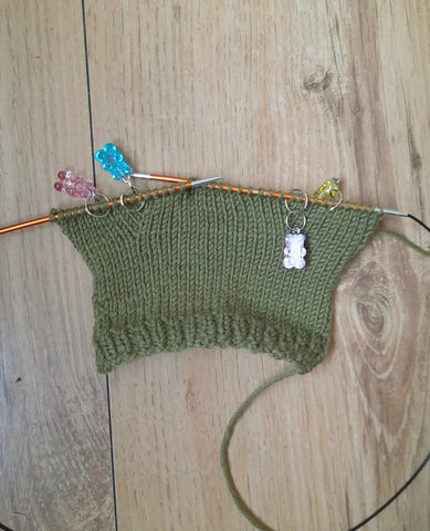 Short row sock heels. Dutch or square heel. Square heel shaping tutorial.