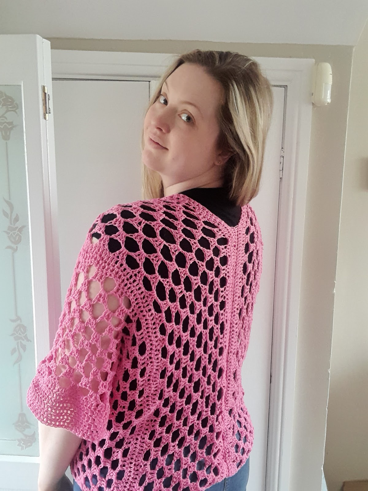 Easy beginner crochet cardigan for summer. Crochet summer lace cardigan pattern. Simple summer cardigans to crochet.