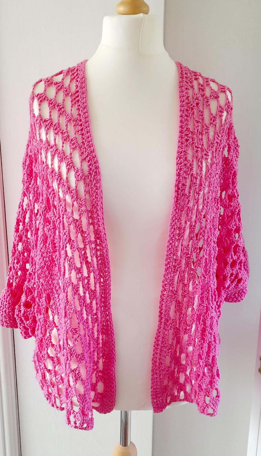 Crochet cardigan patterns for summer. Easy crochet kimono to make. Crochet kimono cardigan patterns free. Beginner crochet patterns free.