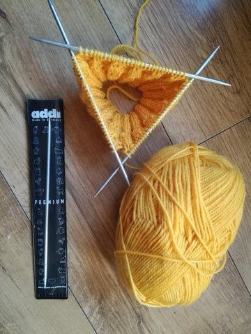 Addi aluminium double pointed knitting needles. The best knitting needles for knitting in the round. DPNs how to knit with them.