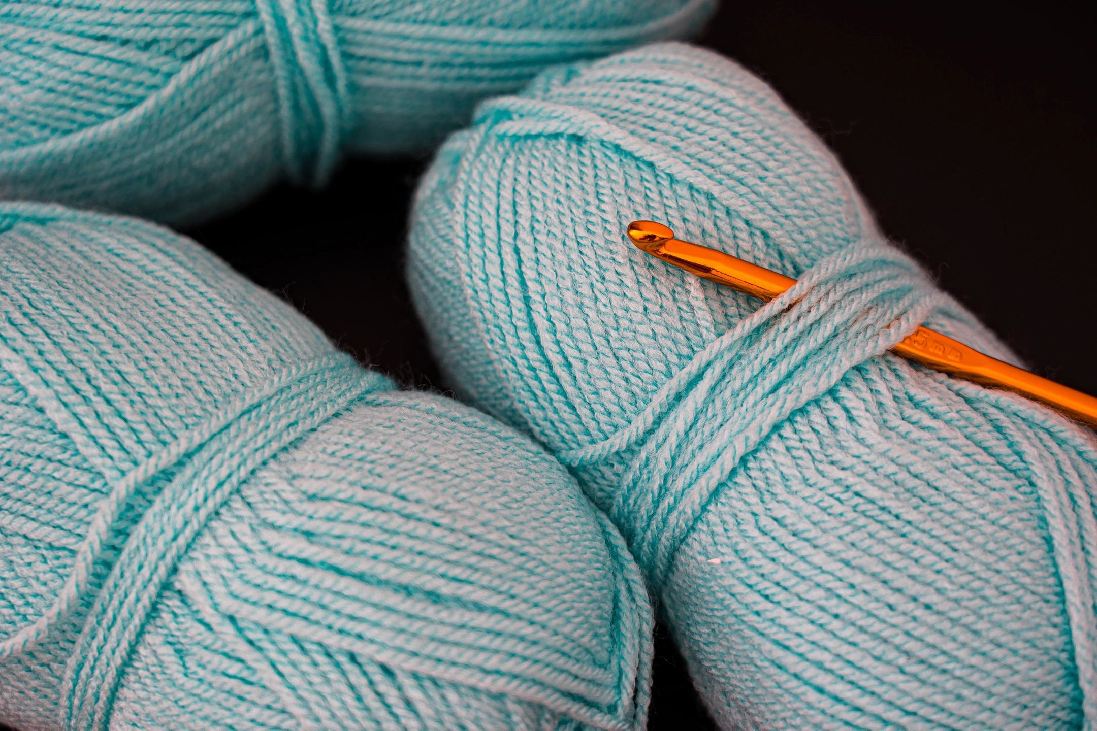 Where to put your hook in crochet. How to crochet for complete beginners.