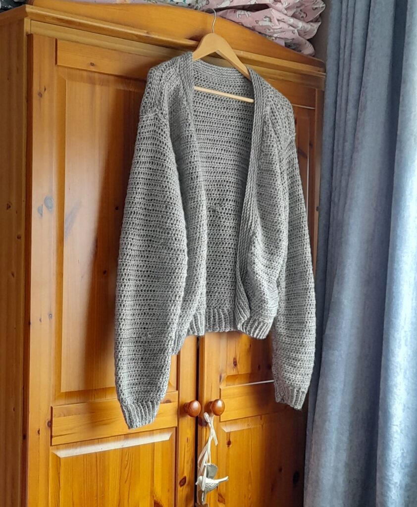 beyond is a free crochet cardigan pattern using worsted weight (aran yarn). Crochet cardigans to make in autumn and winter. Crochet cardigan. 